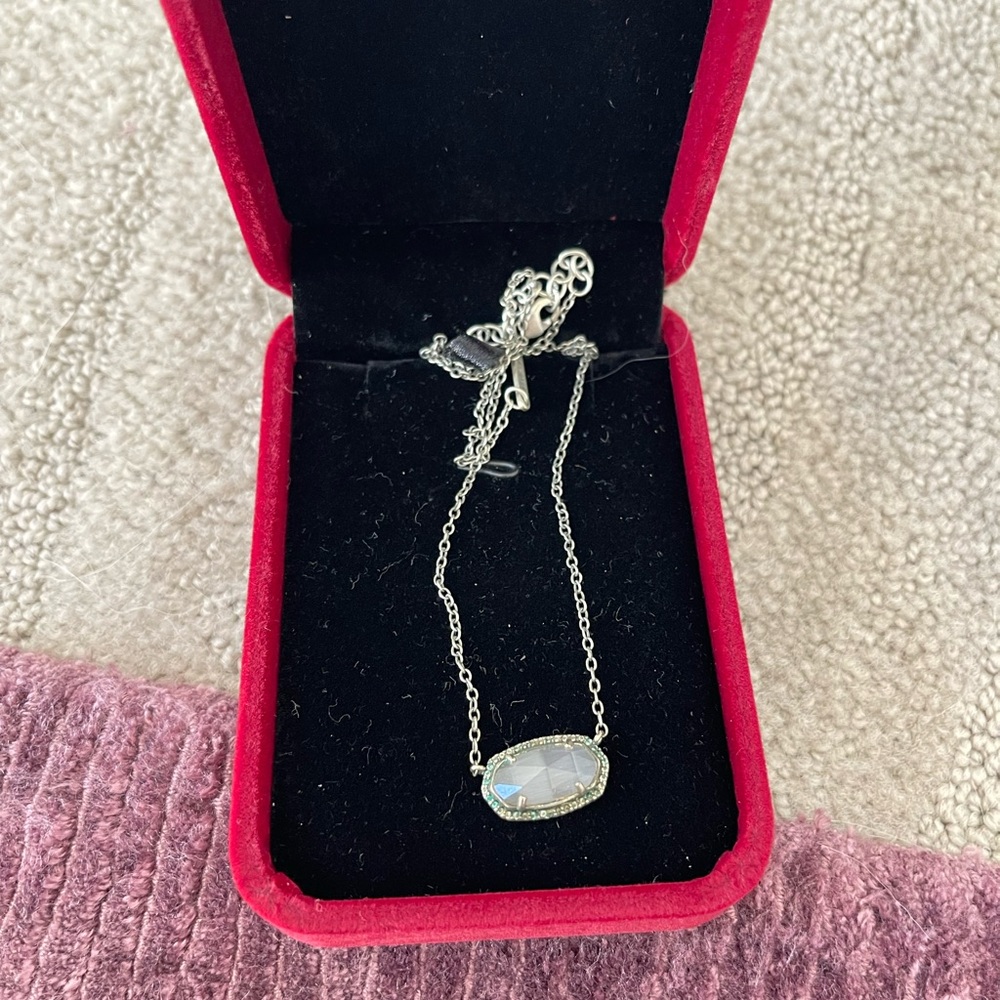 Kendra Scott necklace